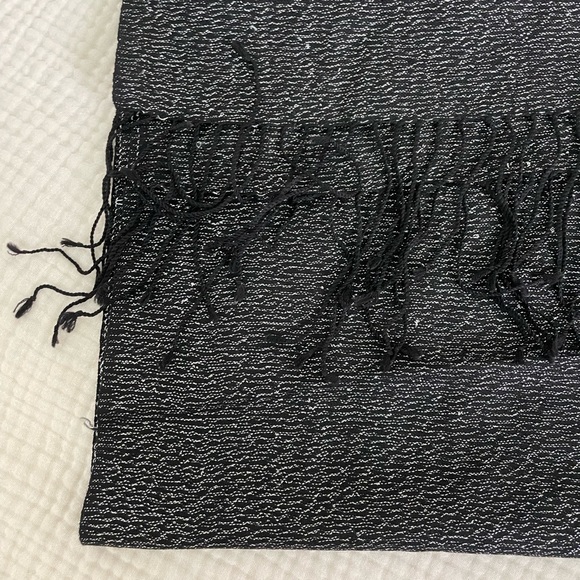 J. McLaughlin Silver/Black Wool Scarf/Wrap - Picture 2 of 4